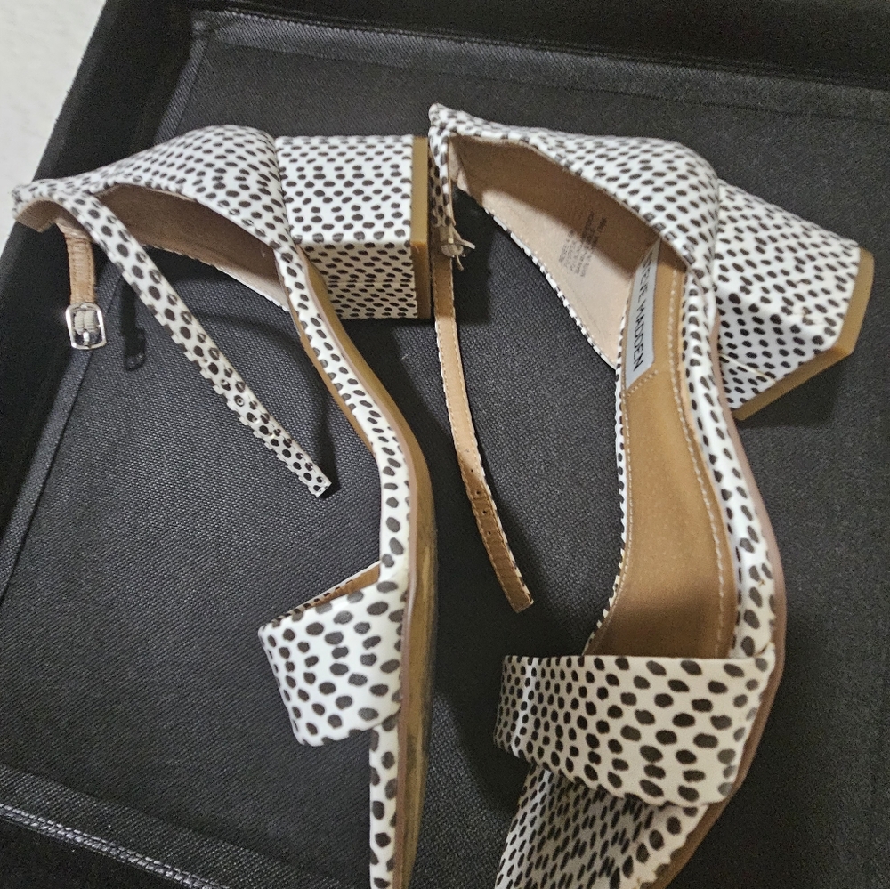 Steve Madden Olka Dot sandals